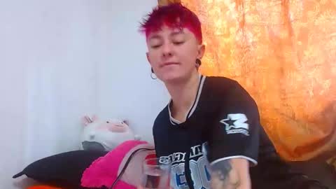 Snapshot of tomboyblue chatting on May 17, 5:42 pm Blue online show from May 17, 5:42 pm