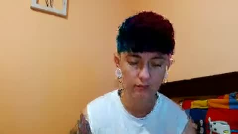 Snapshot of tomboyblue chatting on June 20, 6:33 pm Blue online show from June 20, 6:33 pm
