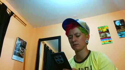 Snapshot of tomboyblue chatting on July 24, 8:01 am Blue online show from July 24, 8:01 am
