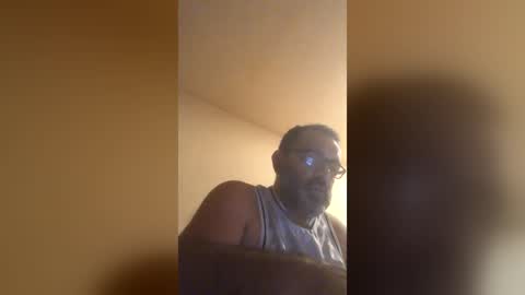 tomcop11111 online show from July 29, 10:19 pm