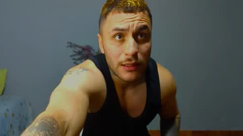 Snapshot of tomdavisxl chatting on October 16, 2:12 am tomDavisXl online show from October 16, 2:12 am