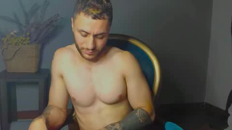 Snapshot of tomdavisxl chatting on October 29, 5:10 am tomDavisXl online show from October 29, 5:10 am