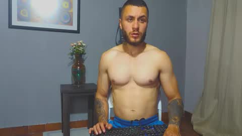 Snapshot of tomdavisxl chatting on January 16, 3:43 am tomDavisXl online show from January 16, 3:43 am