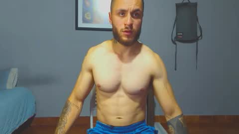 Snapshot of tomdavisxl chatting on January 17, 3:11 am tomDavisXl online show from January 17, 3:11 am