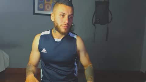 Snapshot of tomdavisxl chatting on January 18, 3:43 am tomDavisXl online show from January 18, 3:43 am