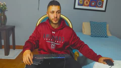 Snapshot of tomdavisxl chatting on February 18, 3:35 am tomDavisXl online show from February 18, 3:35 am