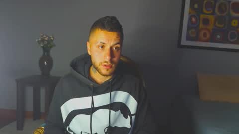 Snapshot of tomdavisxl chatting on February 20, 2:52 am tomDavisXl online show from February 20, 2:52 am