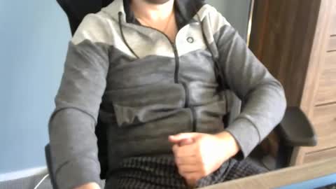 Snapshot of tomin3m chatting on October 3, 8:22 am tomin3m online show from October 3, 8:22 am