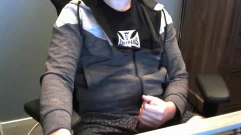 Snapshot of tomin3m chatting on October 19, 7:58 pm tomin3m online show from October 19, 7:58 pm