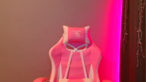 Snapshot of tommioo7 chatting on February 19, 4:34 am Galadriel online show from February 19, 4:34 am