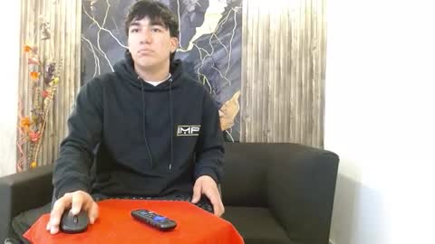 Snapshot of tommy160920 chatting on November 17, 12:55 pm tommy160920 online show from November 17, 12:55 pm