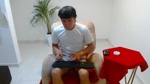 Snapshot of tommy160920 chatting on December 4, 2:26 pm tommy160920 online show from December 4, 2:26 pm