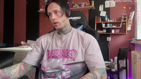 Snapshot of tommy__gun_ chatting on December 13, 7:58 am Tommy and Katana online show from December 13, 7:58 am