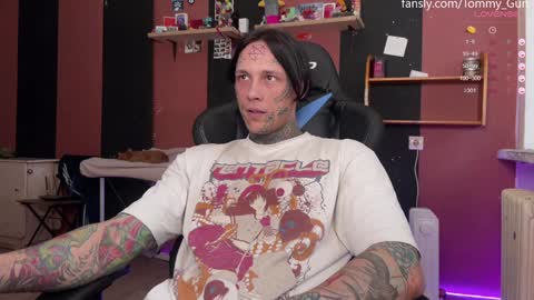 Snapshot of tommy__gun_ chatting on December 14, 12:23 pm Tommy and Katana online show from December 14, 12:23 pm