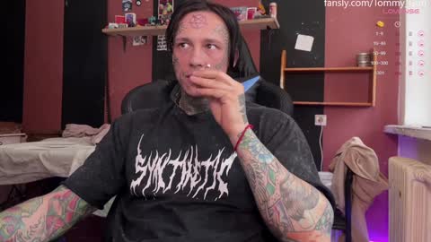 Snapshot of tommy__gun_ chatting on December 15, 8:41 am Tommy and Katana online show from December 15, 8:41 am