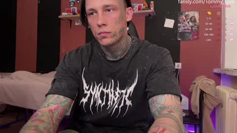 Snapshot of tommy__gun_ chatting on December 15, 1:43 pm Tommy and Katana online show from December 15, 1:43 pm