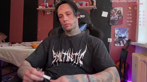 Snapshot of tommy__gun_ chatting on December 16, 8:41 am Tommy and Katana online show from December 16, 8:41 am