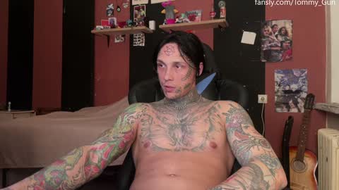 Snapshot of tommy__gun_ chatting on December 17, 9:05 pm Tommy and Katana online show from December 17, 9:05 pm