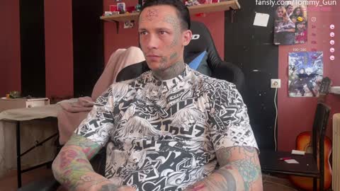 Snapshot of tommy__gun_ chatting on December 18, 8:53 am Tommy and Katana online show from December 18, 8:53 am