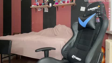 Snapshot of tommy__gun_ chatting on December 18, 5:10 pm Tommy and Katana online show from December 18, 5:10 pm