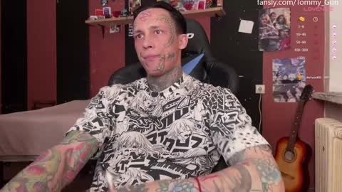 Snapshot of tommy__gun_ chatting on December 18, 8:14 pm Tommy and Katana online show from December 18, 8:14 pm