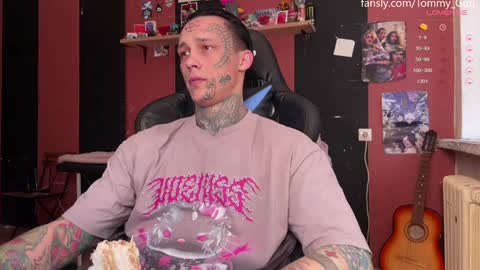 Snapshot of tommy__gun_ chatting on December 22, 10:38 am Tommy and Katana online show from December 22, 10:38 am