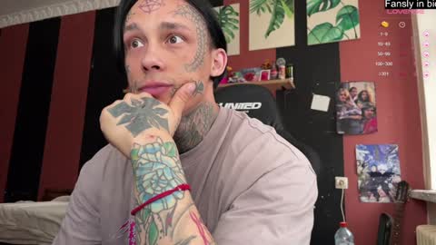 Snapshot of tommy__gun_ chatting on December 23, 9:16 am Tommy and Katana online show from December 23, 9:16 am