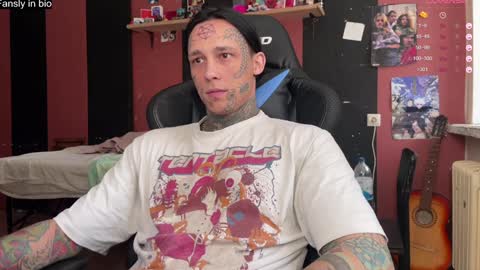 Snapshot of tommy__gun_ chatting on December 24, 8:44 am Tommy and Katana online show from December 24, 8:44 am