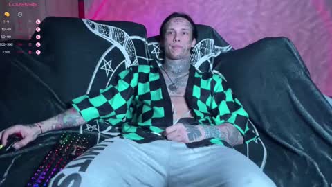 Snapshot of tommy__gun_ chatting on February 19, 3:38 pm Tommy and Katana online show from February 19, 3:38 pm