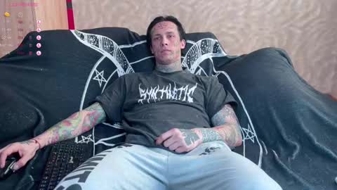 Snapshot of tommy__gun_ chatting on February 20, 5:23 am Tommy and Katana online show from February 20, 5:23 am