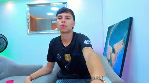 Snapshot of tommy__scott chatting on November 19, 11:21 am Tommy Scott online show from November 19, 11:21 am