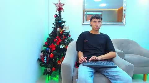 Snapshot of tommy__scott chatting on November 25, 11:10 am Tommy Scott online show from November 25, 11:10 am