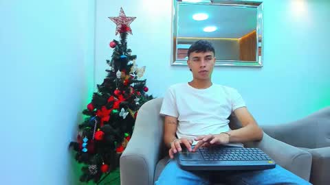 Snapshot of tommy__scott chatting on November 29, 11:24 am Tommy Scott online show from November 29, 11:24 am