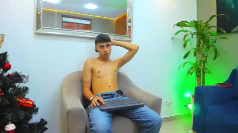 Snapshot of tommy__scott chatting on December 2, 11:26 am Tommy Scott online show from December 2, 11:26 am