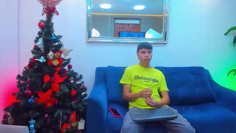 Snapshot of tommy__scott chatting on December 15, 11:25 am Tommy Scott online show from December 15, 11:25 am