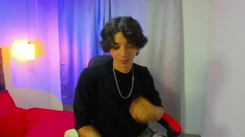 Snapshot of tommy_belline chatting on October 8, 7:44 pm TOMMY BELLINE online show from October 8, 7:44 pm
