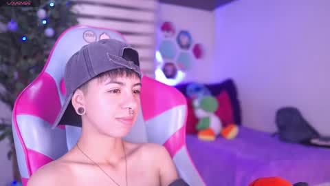 Snapshot of tommy_blue1 chatting on April 10, 1:55 am Blue online show from April 10, 1:55 am