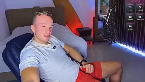 Snapshot of tommy_cumfinger chatting on June 28, 2:39 am Tommy online show from June 28, 2:39 am