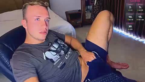 Snapshot of tommy_cumfinger chatting on July 3, 4:19 am Tommy online show from July 3, 4:19 am