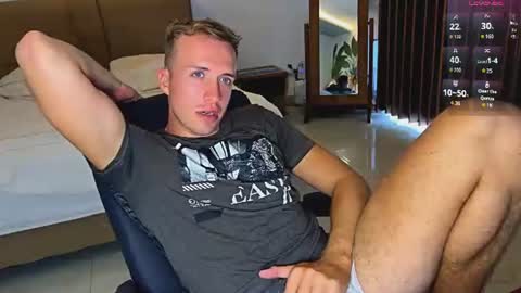 Snapshot of tommy_cumfinger chatting on July 16, 4:29 am Tommy online show from July 16, 4:29 am