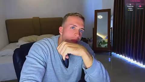 Snapshot of tommy_cumfinger chatting on July 25, 4:32 am Tommy online show from July 25, 4:32 am