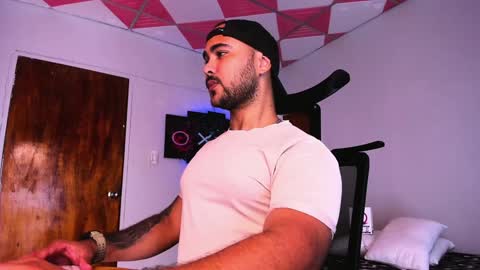 tommy_sccott online show from December 19, 4:02 am