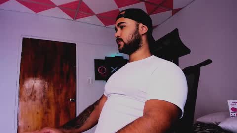 tommy_sccott online show from February 19, 3:06 am