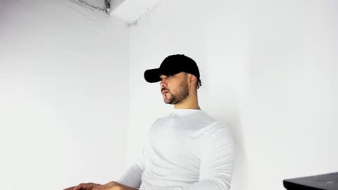 tommy_sccott online show from October 31, 10:33 pm