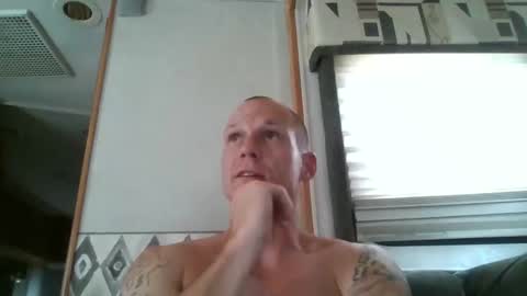 Snapshot of tommygunsfit chatting on October 9, 8:07 pm tommygunsfit online show from October 9, 8:07 pm