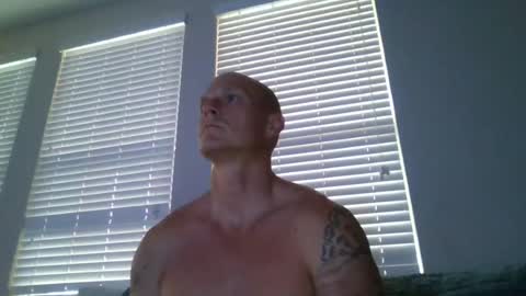 Snapshot of tommygunsfit chatting on August 7, 12:12 am tommygunsfit online show from August 7, 12:12 am