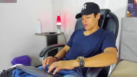 tommyhot7 online show from June 4, 7:42 pm