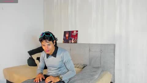 tommyhot7 online show from June 8, 1:28 am