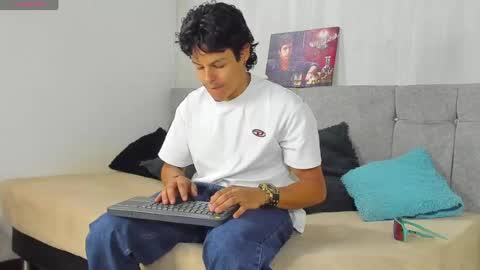 tommyhot7 online show from June 11, 9:02 pm