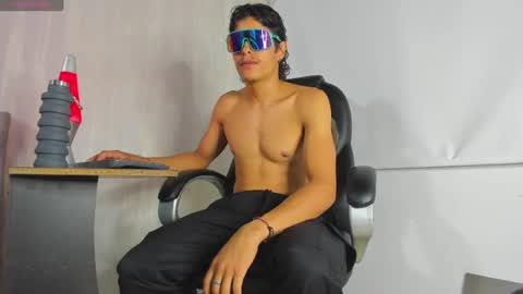 tommyhot7 online show from June 23, 9:13 pm